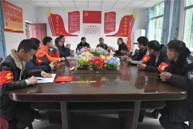 堰坪小学 交通安全排查劝导在行动